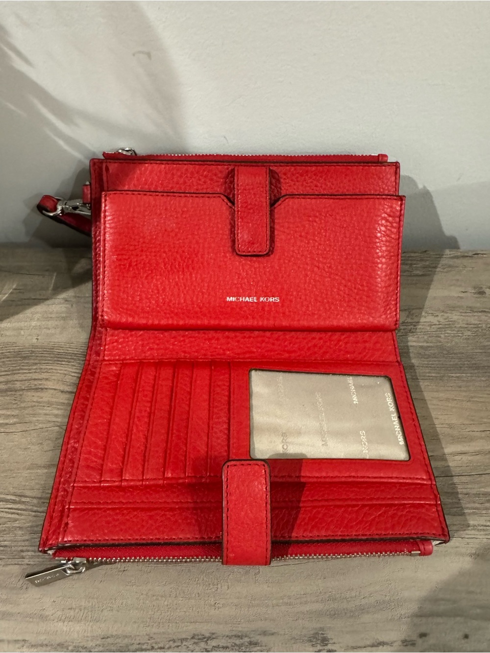 MICHAEL KORS Red Pebbled Leather Zip Wallet with Gold Logo - Picture 4 of 4